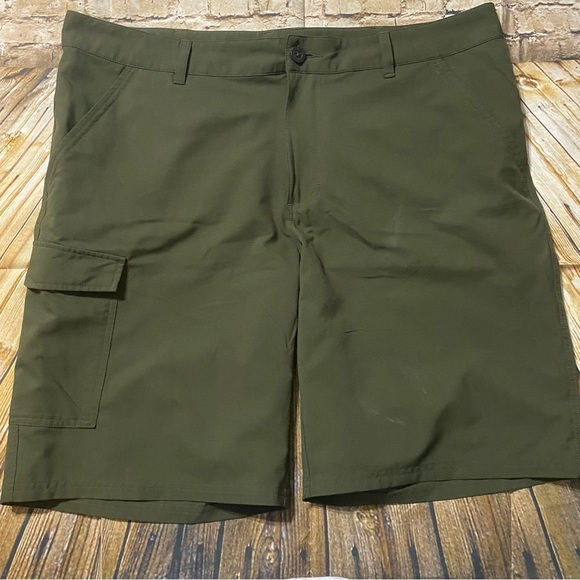 Columbia Green Omni Shade Regular Fit Cargo Shorts - Picture 1 of 5